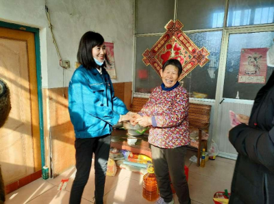 岁寒情深送眷注 春节慰问暖人心——2003网站太阳集团医药下属山东2003网站太阳集团药业组织春节走访慰问运动